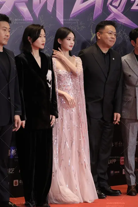 M868 李一桐红毯水印182p-10m