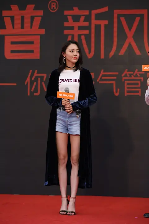 M579 黄梦盈品牌活动750p-2m