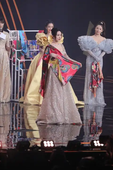 M858 杨幂微博之夜75p-10m