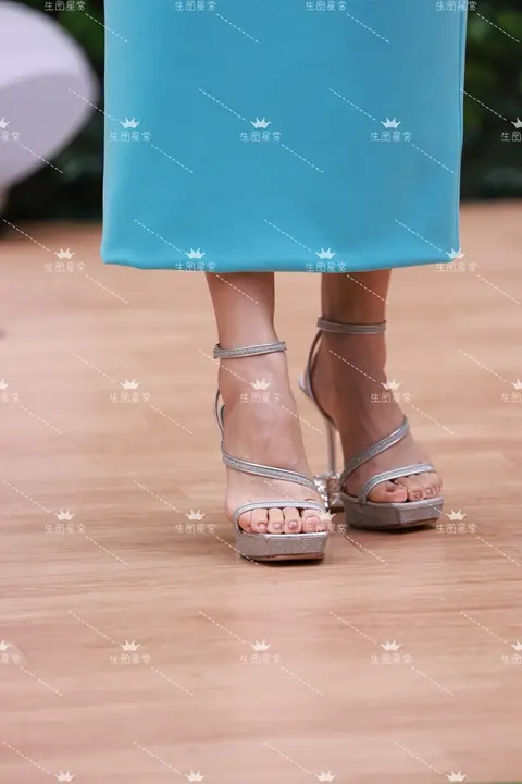 M602 高圆圆100p-12m水印有特写