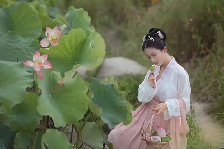 Y125 采荷 小清菡[19+1P／457MB]